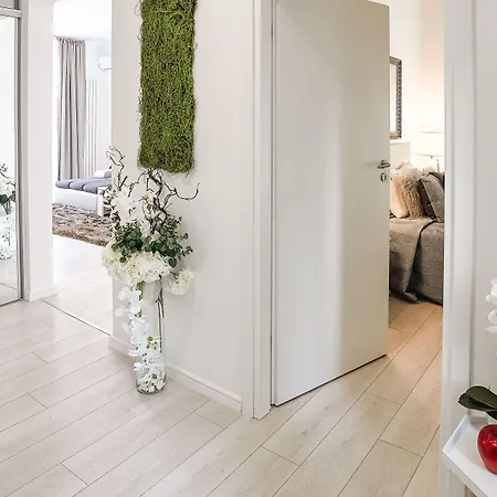 Апартаменти Metropole Old Town Бухарест